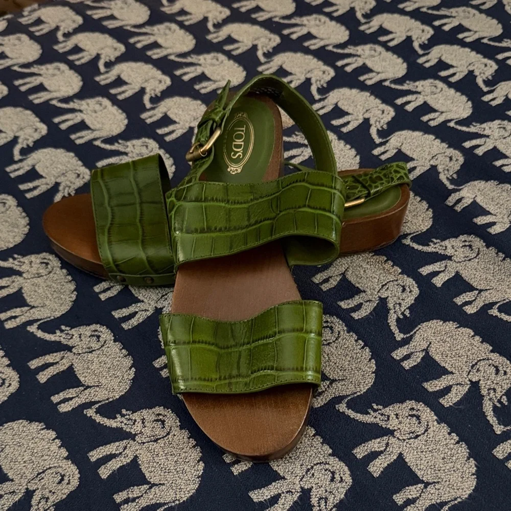 Tods Green Croc-Embossed Sandals, Size 10 - Picture 3 of 4